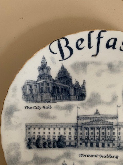 Mooi zwart wit gedecoreerd wandbord / sierbord belfast., Ophalen