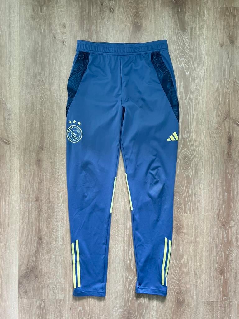 Ajax trainingsbroek Adidas 24/25  Maat 176/S, Kleding | Heren, Sportkleding, Blauw, Ophalen of Verzenden, Adidas, Gedragen