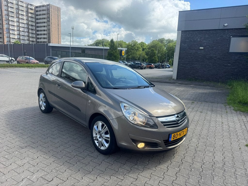 Opel Corsa 1.2-16V Color Edition AUTOMAAT, Auto's, Opel, Euro 5, 750 kg, Bruin, 1229 cc