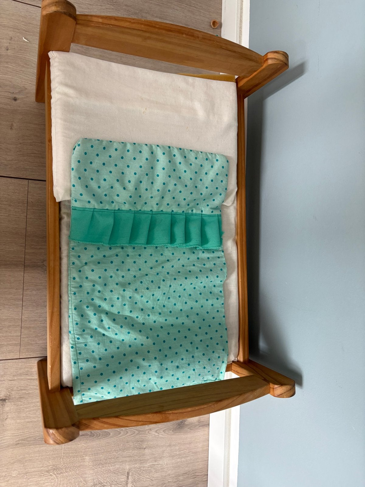 Houten poppenbedje van IKEA met matras en dekentje, Ophalen, Gebruikt, Overige typen
