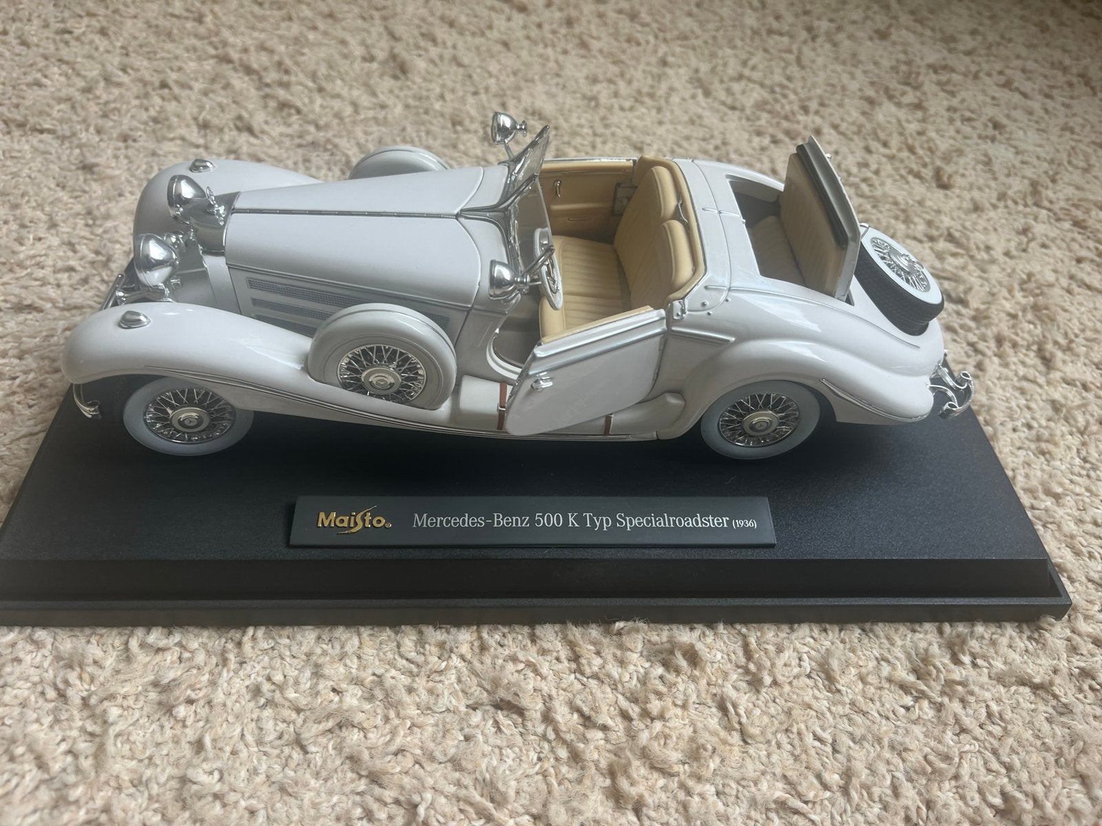 Maisto Mercedes-Benz 500 K Typ Specialroadster (1936), Overige merken, Auto, 1:32 tot 1:50, Ophalen of Verzenden
