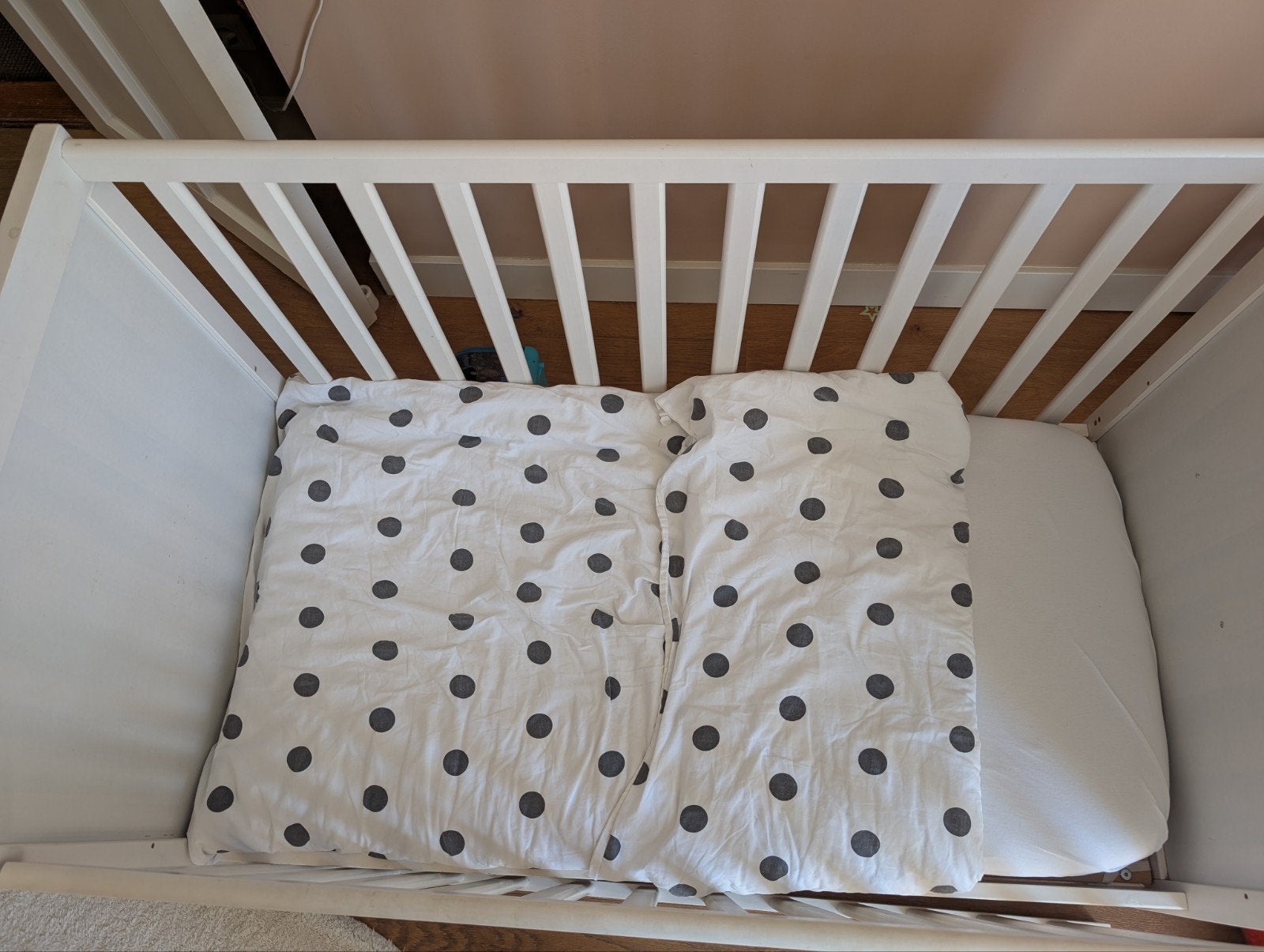 Ikea peuterbed met open zijkant + beddengoed, Kinderen en Baby's, Kinderkamer | Bedden, Ophalen