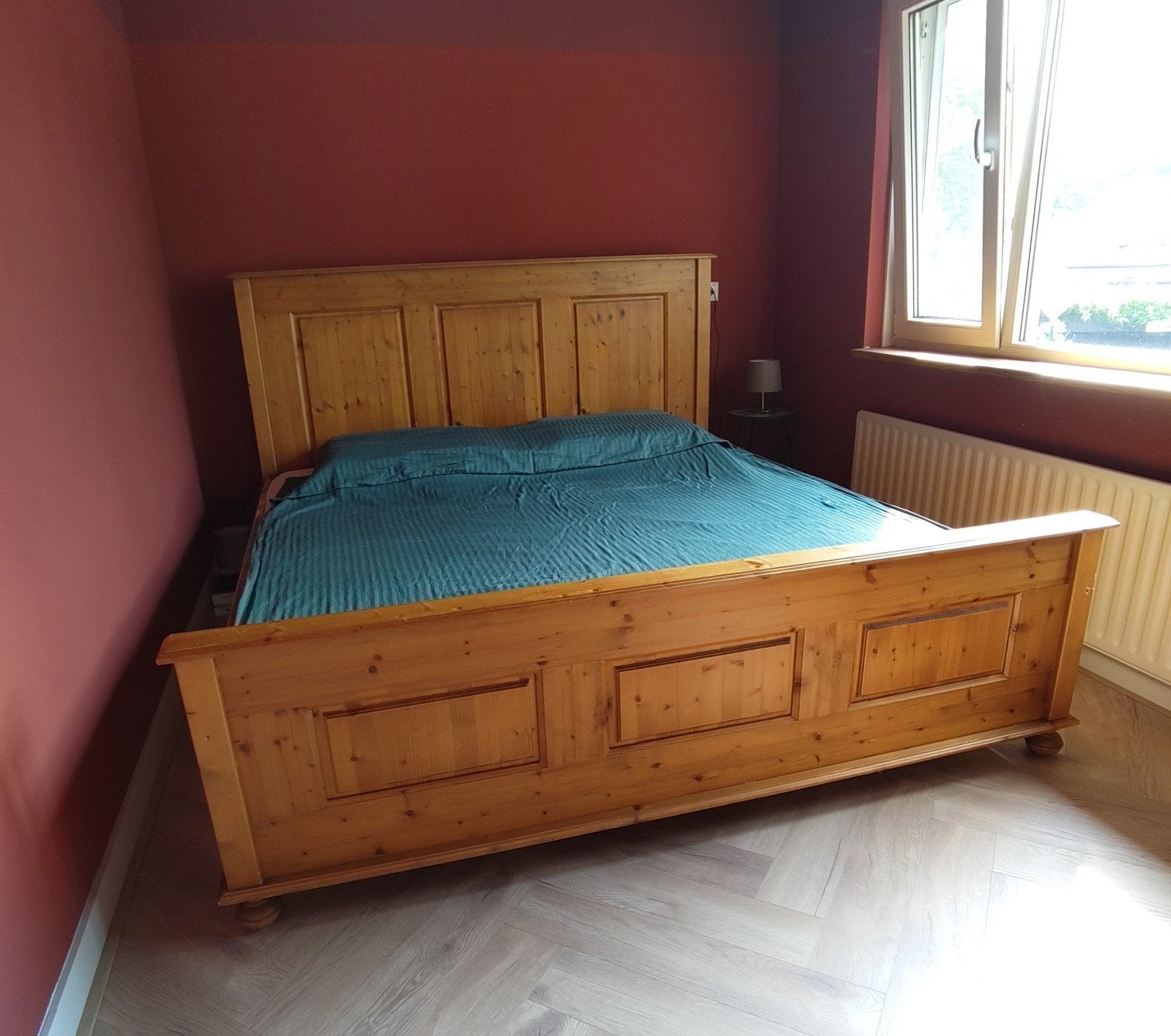 Massief houten tweepersoons bed 180x200, Huis en Inrichting, Slaapkamer | Bedden, Ophalen, Gebruikt, Bruin, Tweepersoons