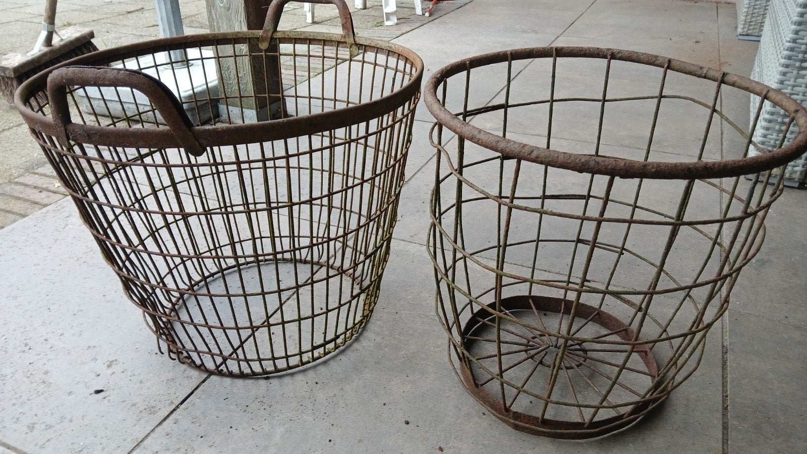Set van 2 vintage metalen manden - industrieel design, Ophalen of Verzenden