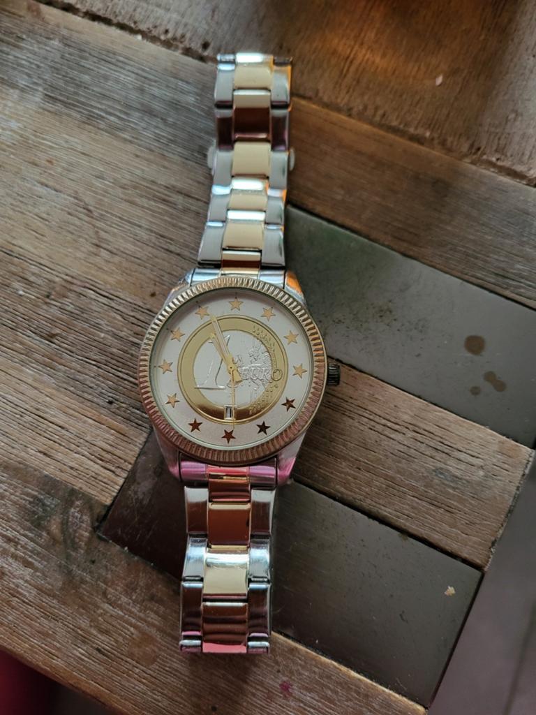 Uniek Euro Polshorloge - Zilverkleurig met Gouden Accent, Sieraden, Tassen en Uiterlijk, Horloges | Dames, Ophalen of Verzenden