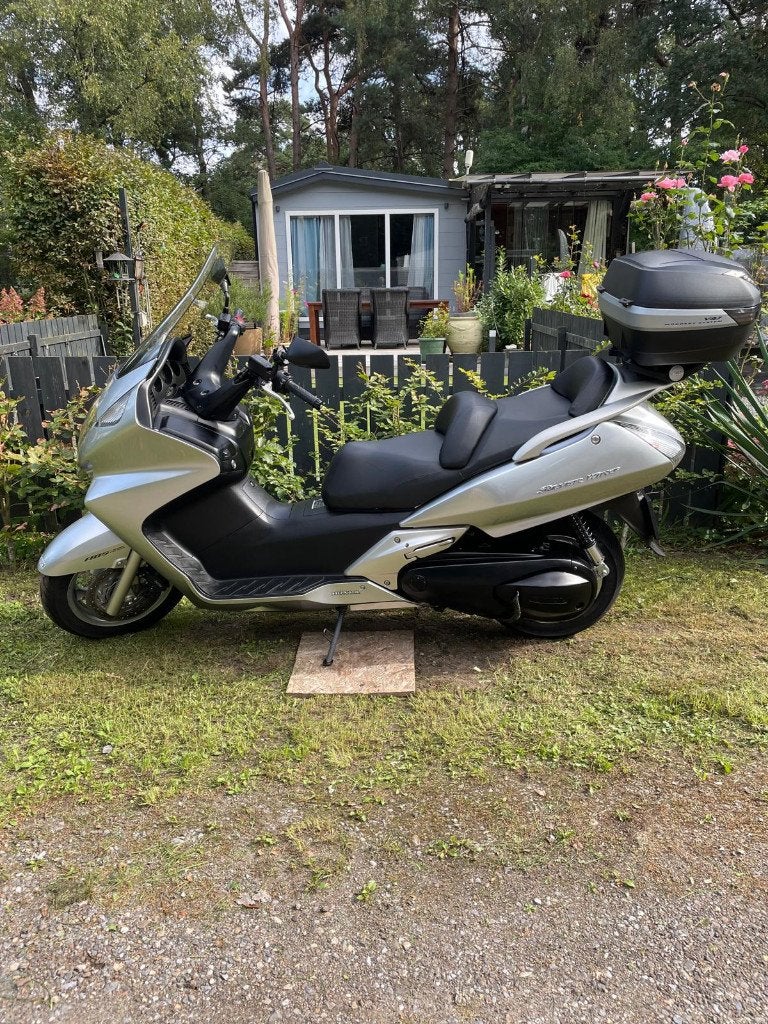 Honda Silver Wing 600 ABS – 2009 – 21.839 km – GIVI V47, Occasion, 583 cc, Motorrijbewijs A, Bedrijf