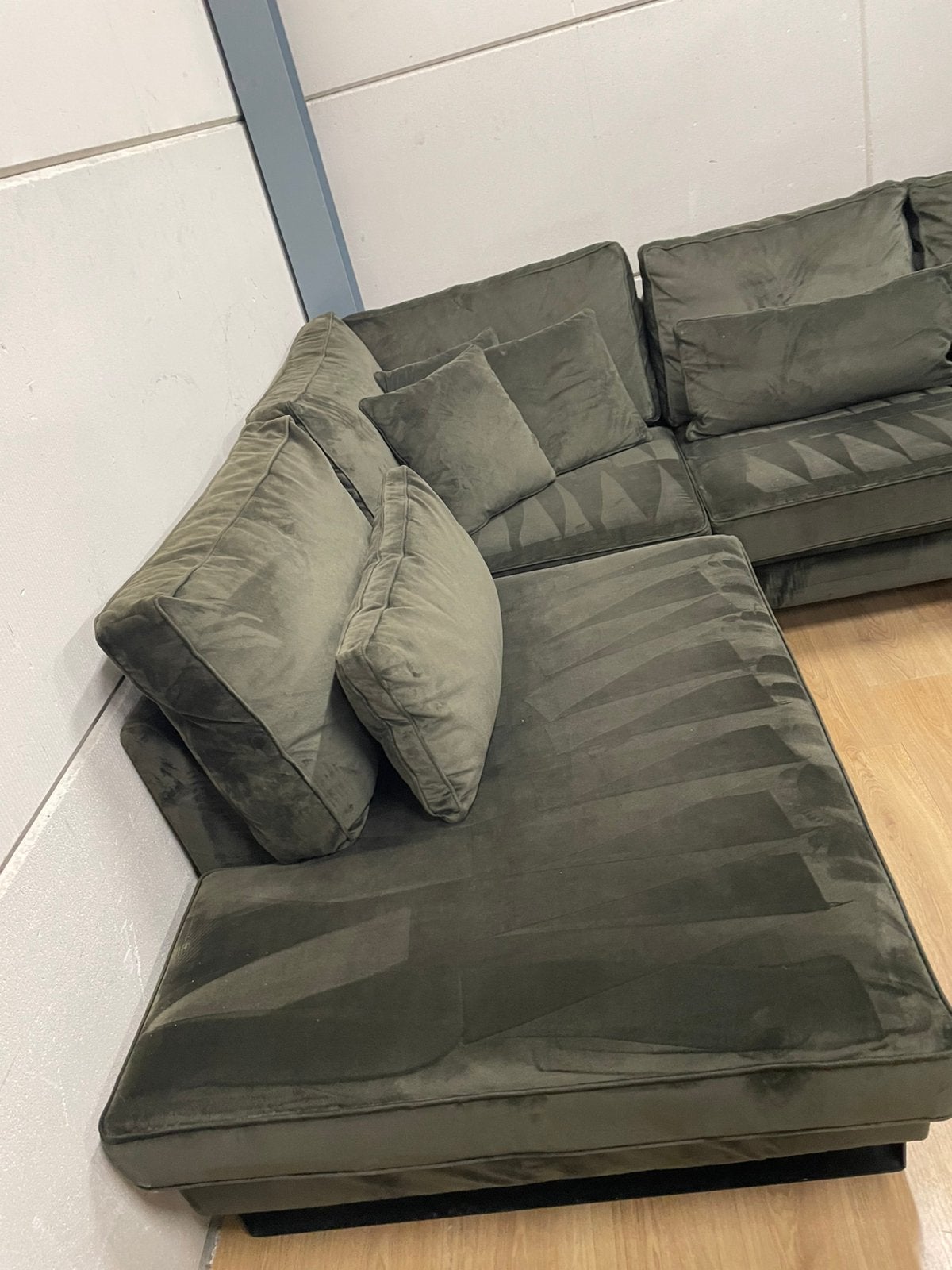 Mooie luxe suede velvet donker groene hoekbank - GEREINIGD!!, Ophalen, 250 tot 300 cm, Luxe, Hoekbank