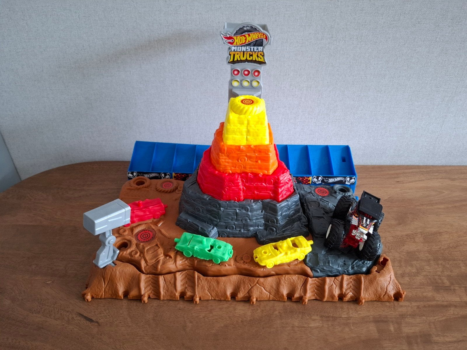 Hot Wheels Monster Trucks Vulkaan Speelset met Auto's, Ophalen of Verzenden, Zo goed als nieuw