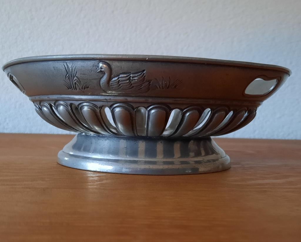 Antieke tinnen schaal met zwaan decoratie, Antiek en Kunst, Antiek | Tin, Ophalen of Verzenden