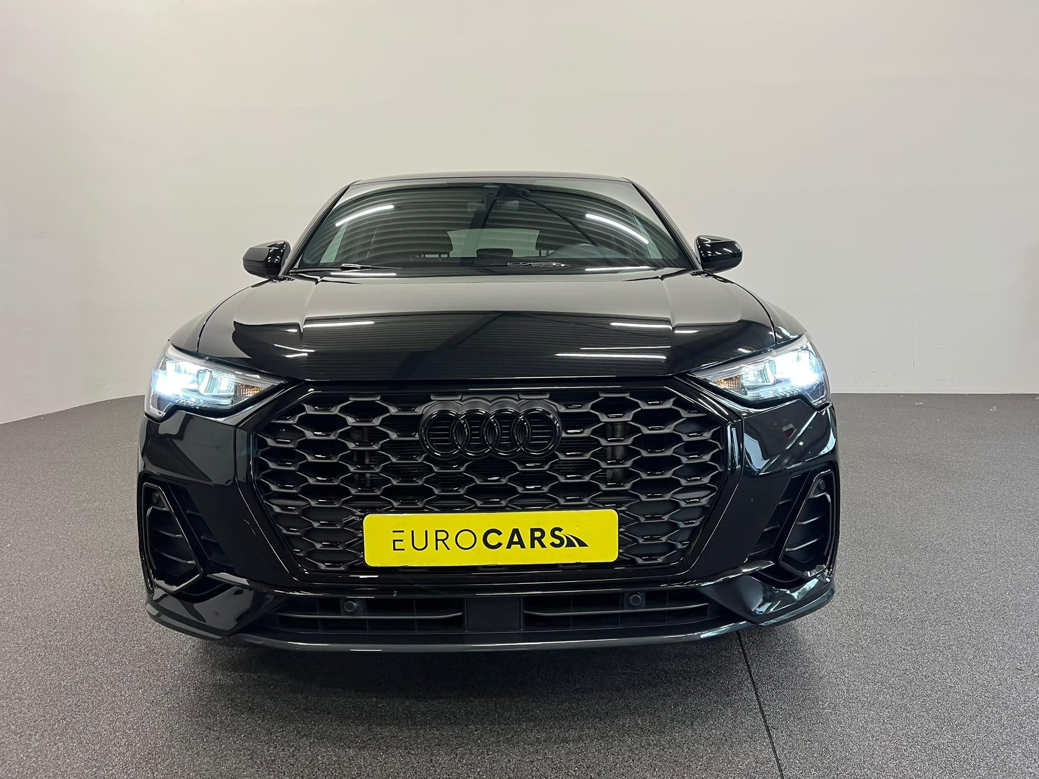 Audi Q3 Sportback 45 TFSI e S Edition PHEV Navigatie Apple C, Auto's, Audi, Gebruikt, Zwart, Parkeersensor, Hybride Elektrisch/Benzine