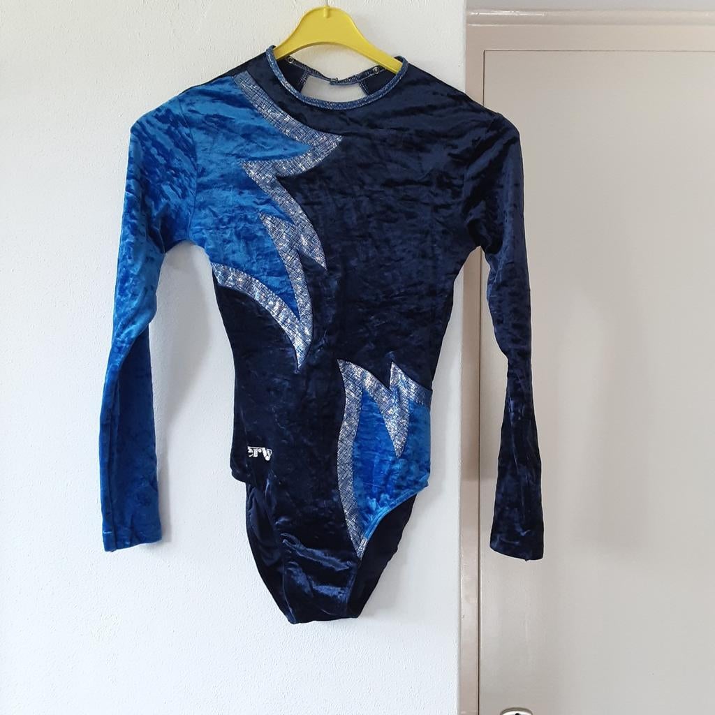 Turnpakje blauw velours maat 38, Sport en Fitness, Turnen, Blauw, Maat 36 t/m 42, Ophalen of Verzenden, Zo goed als nieuw