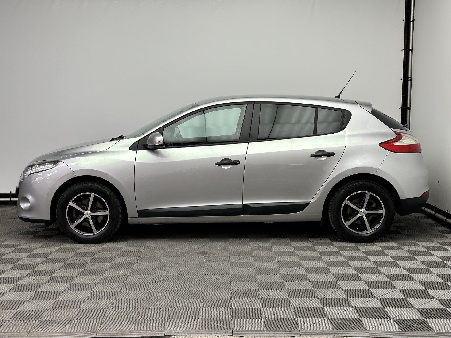 Renault Mégane 1.6 Authentique 5-drs Airco 1e Eigenaar, Auto's, Voorwielaandrijving, Gebruikt, Huisgarantie, 4 cilinders