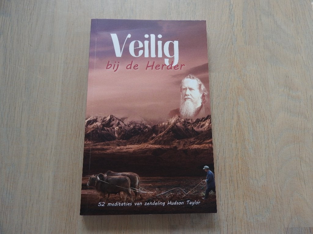 Veilig bij de Herder -Meditaties van Zendeling Hudson Taylor, Ophalen of Verzenden, Zo goed als nieuw