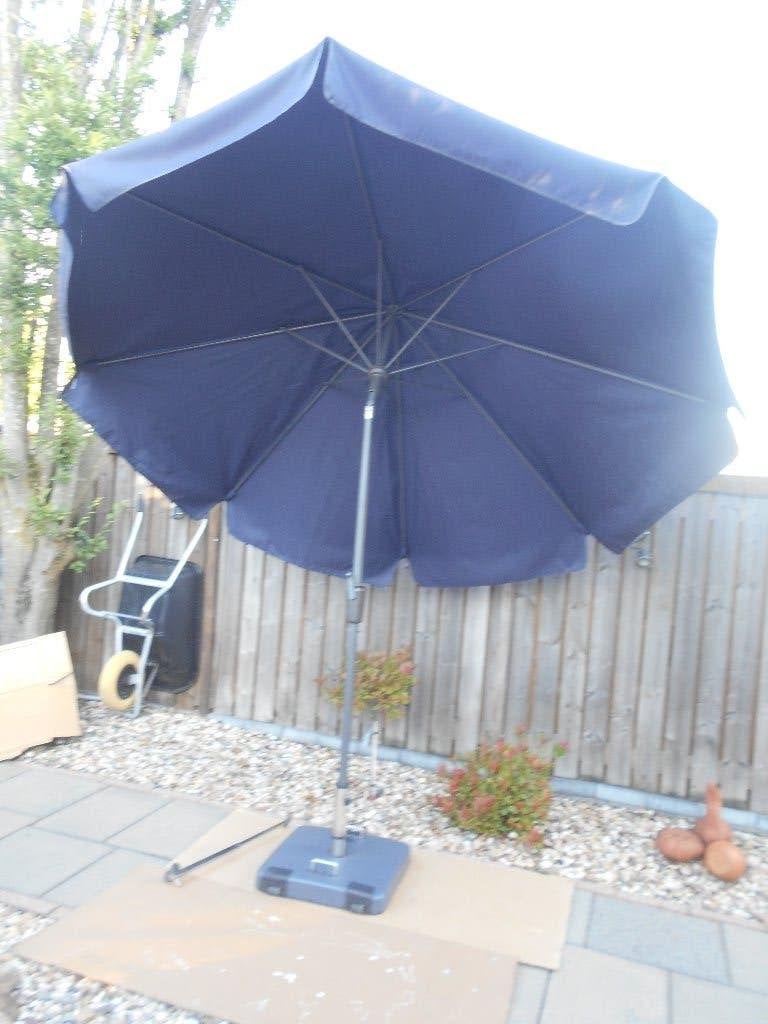 zeer nette Madison parasol 3meter doorsnee met voet +/-55kg, Ophalen, Kantelbaar, Zo goed als nieuw, Stokparasol