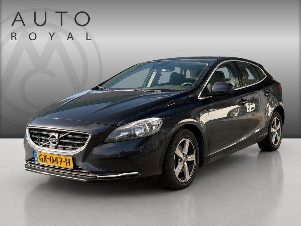 Volvo V40 2.0 D2 Momentum Business CRUISE | AIRCO | NAVIGATI, Auto's, Voorwielaandrijving, Gebruikt, Euro 6, 4 cilinders