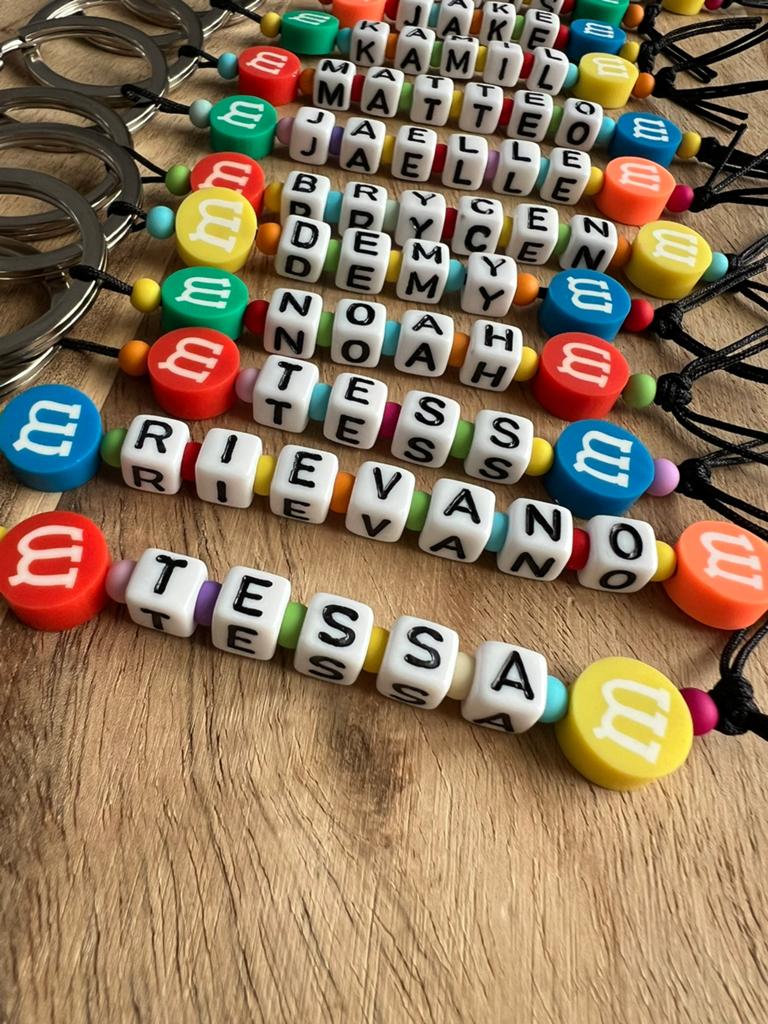 M&M sleutelhangers met naam -persoonlijke traktatie school, Ophalen of Verzenden, Zo goed als nieuw, Feestartikel, Verjaardag