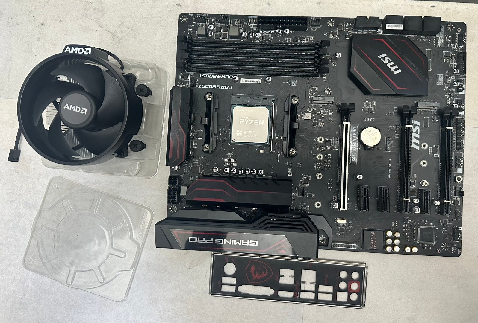 MSI X470 Gaming Pro + AMD Ryzen 5 1600 CPU met stock koeler, Computers en Software, Ophalen of Verzenden, Nieuw, 6-core, 3 tot 4 Ghz