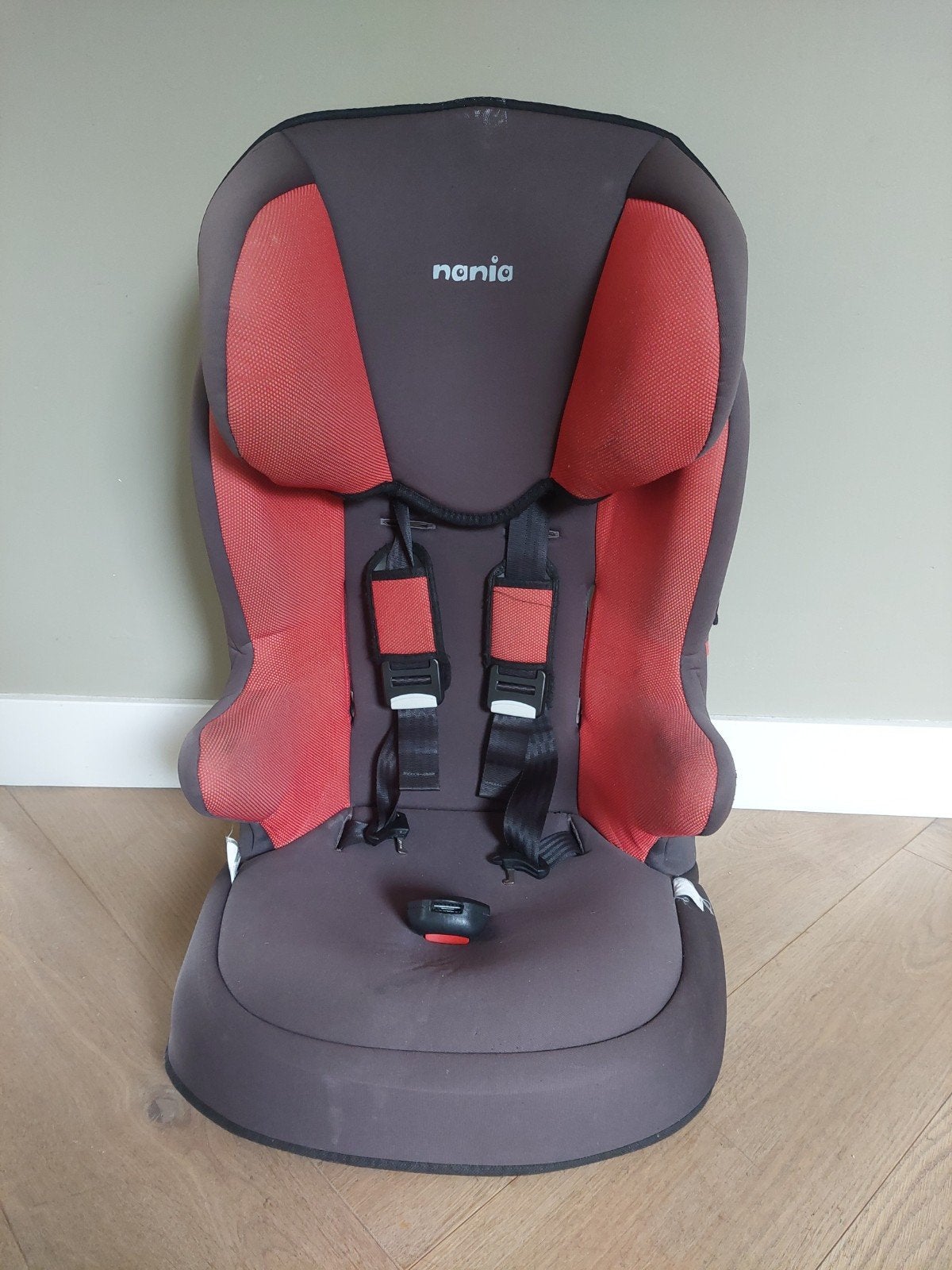 Nania autostoel, Autogordel, 9 t/m 18 kg, Verstelbare rugleuning, Zo goed als nieuw