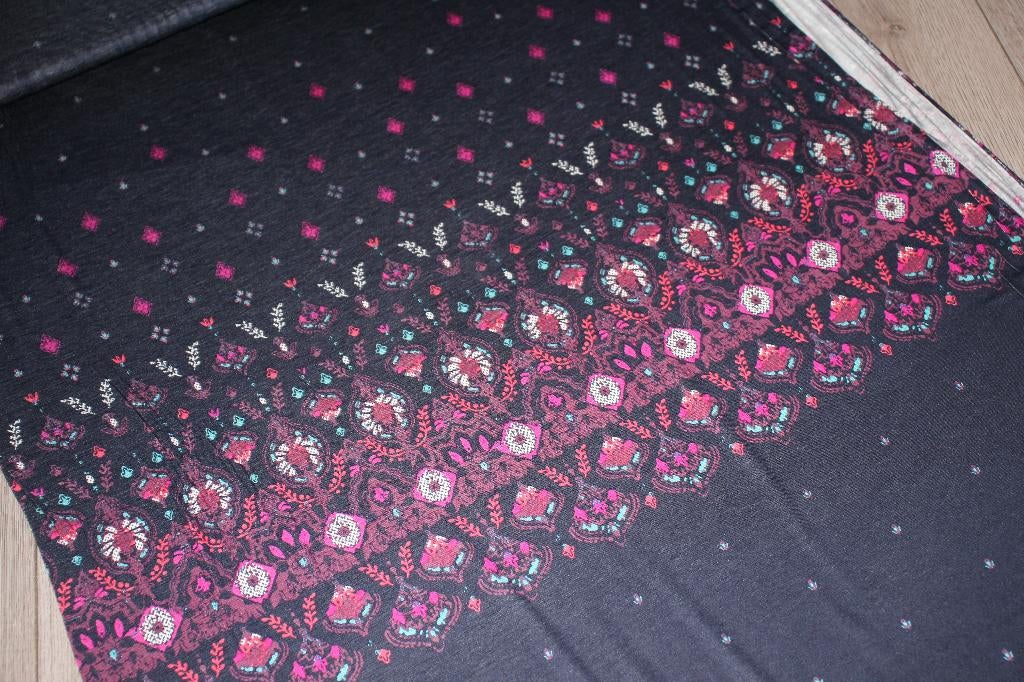 Soepel tricot stof - donker paars /roze gebloemd barok #3755, Hobby en Vrije tijd, Stoffen en Lappen, 120 cm of meer, Paars, Ophalen of Verzenden