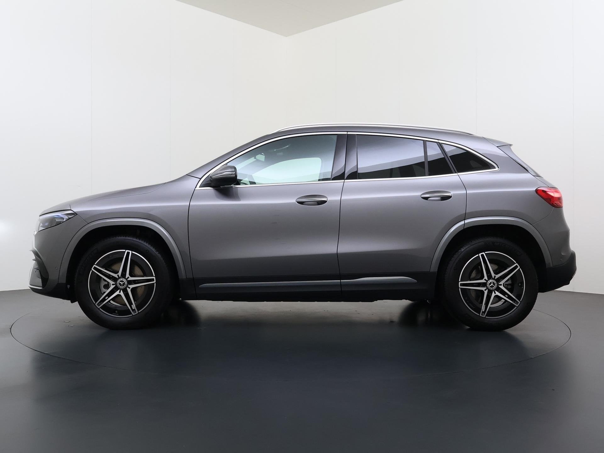 Mercedes-Benz EQA 250+ AMG Line 71 kWh, Auto's, Gebruikt, Zwart, 435 min, Origineel Nederlands
