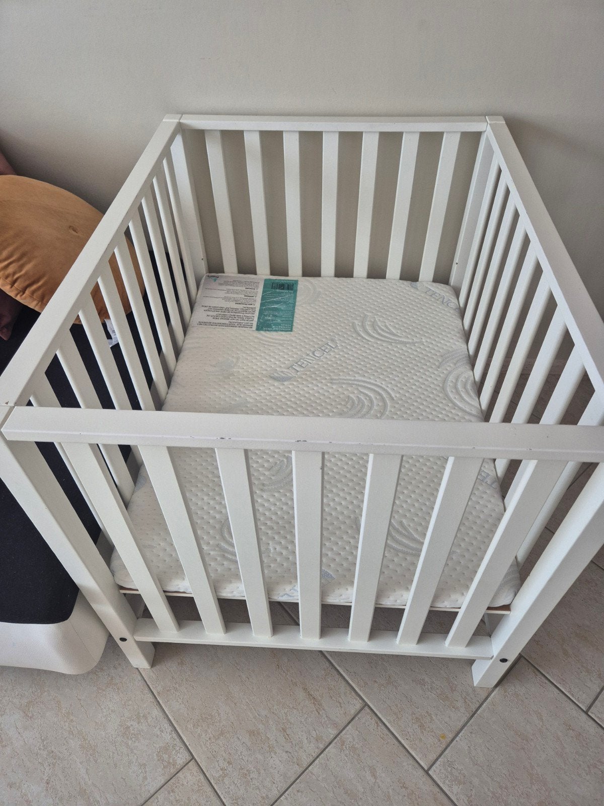 TWF Baby Box met Matras - Wit Houten Ledikant, Ophalen, 70 tot 85 cm, Zo goed als nieuw, Minder dan 140 cm