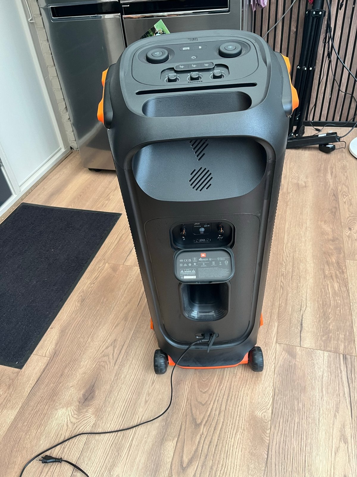 Foto 4 van JBL Partybox 710 - Krachtige Party Speaker met Lichteffecten
