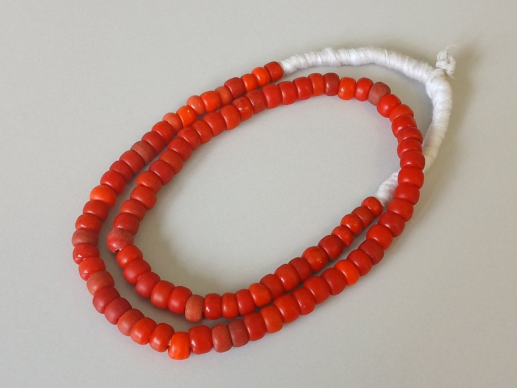 Kettingen met 'padre' handelskralen, ca 1900 Trade beads., Antiek en Kunst, Sieraad, Afrika, Ophalen of Verzenden, Rood