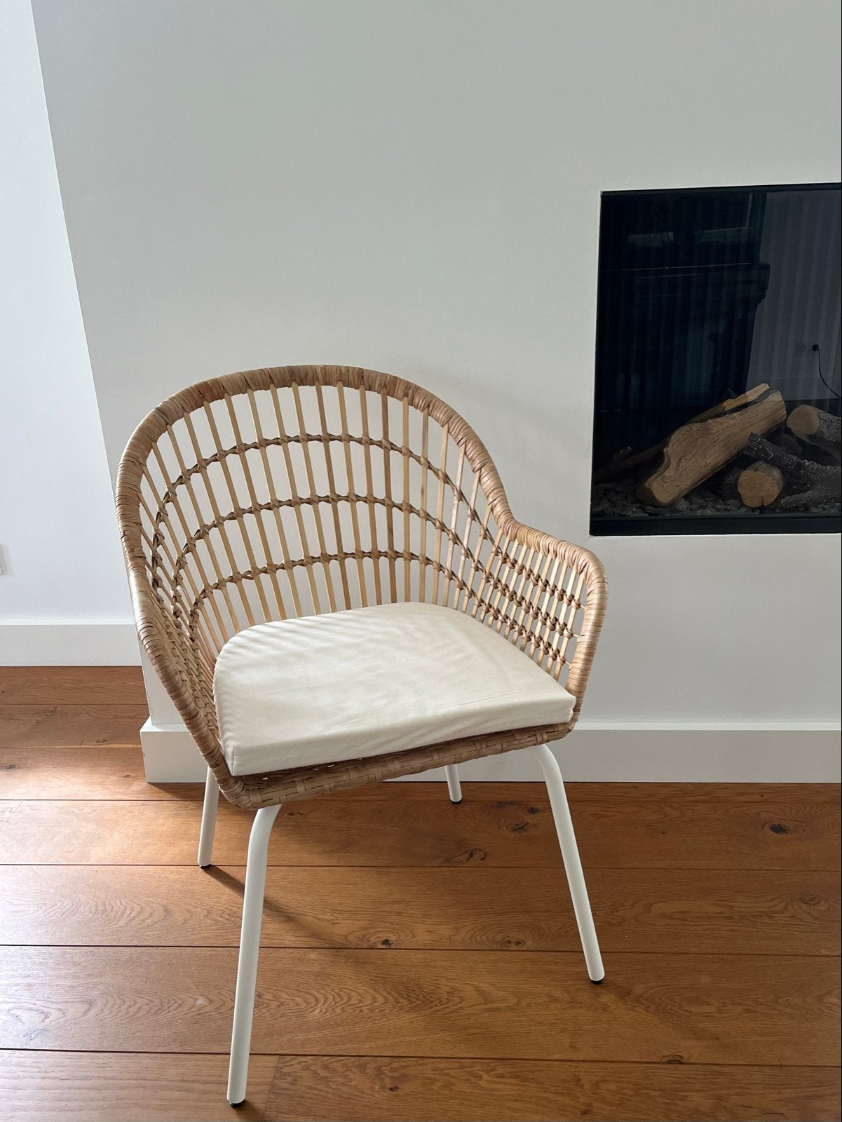 IKEA NILSOLVE rotan stoel met wit onderstel, Ophalen, Overige kleuren, Zo goed als nieuw, Metaal