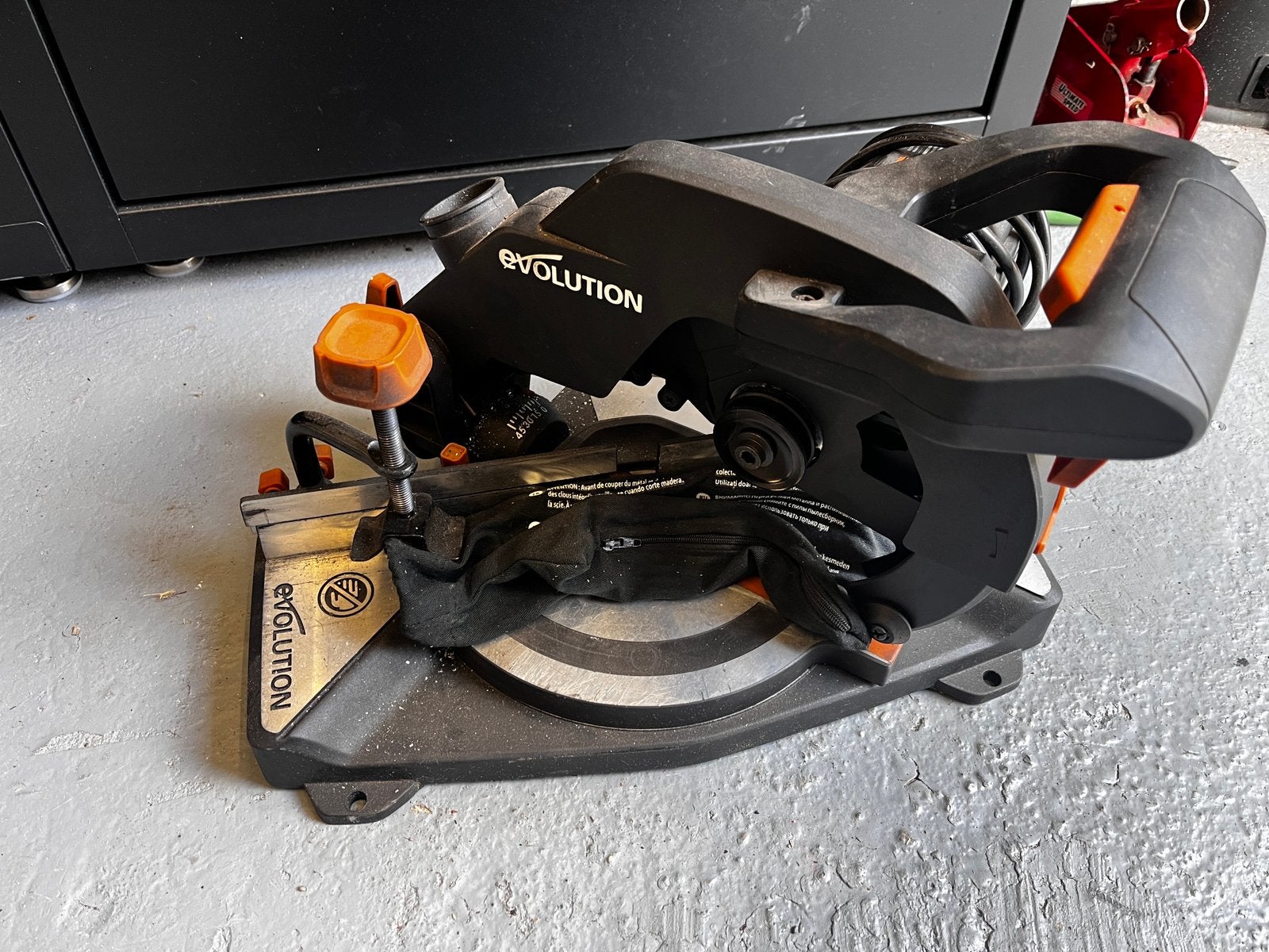 Evolution afkortzaag, drycutter 210mm, Ophalen of Verzenden, Zo goed als nieuw, Afkortzaag, 30 tot 70 mm