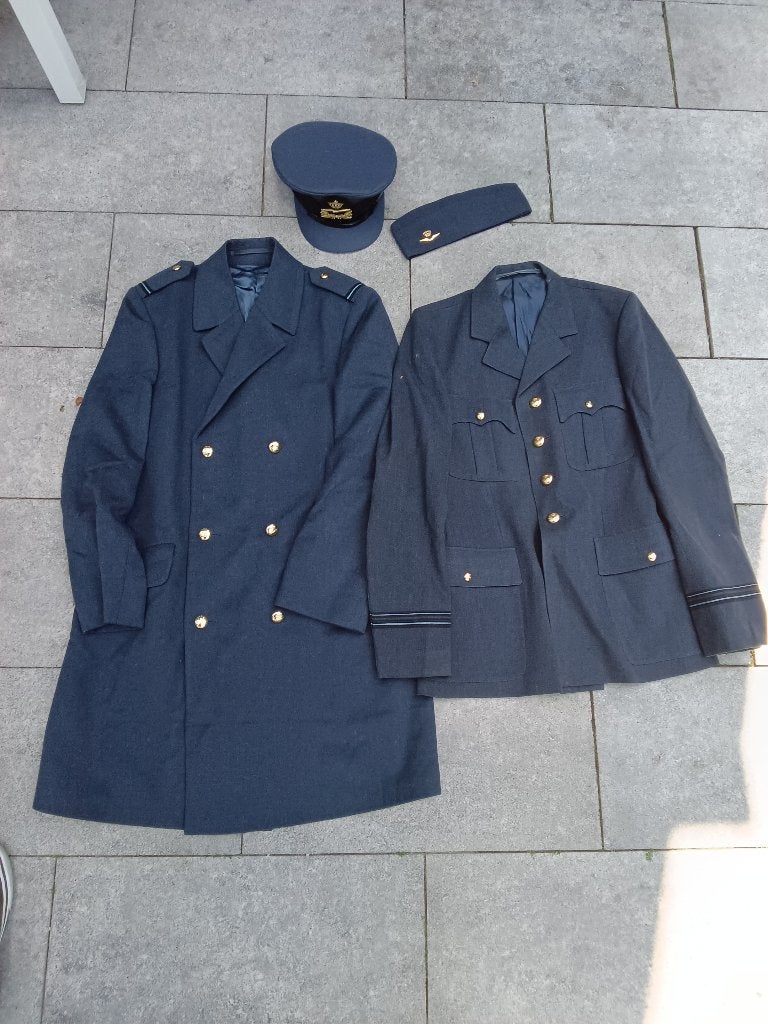 Luchtmacht jas, overjas, pet en scheepje, Klu, Ophalen of Verzenden, Luchtmacht, Nederland, Kleding of Schoenen