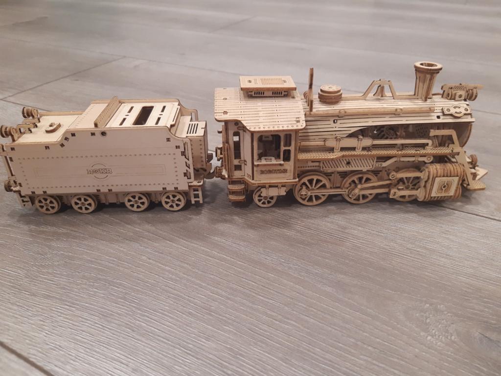 Houten trein met kar - gedetailleerd model, Ophalen