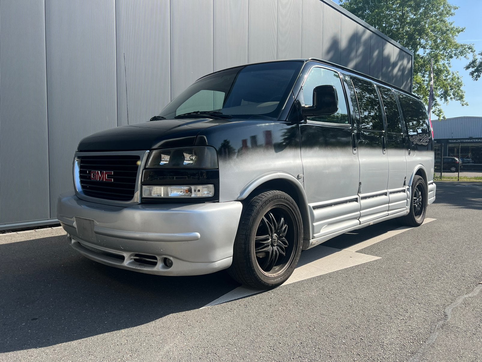 MEGA Dikke 2-tone Chevrolet Express 2003 GMC Savana LPG, Auto's, Achterwielaandrijving, 2631 kg, Leder, Particulier