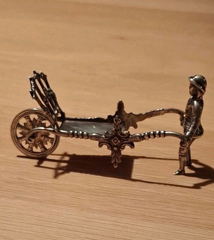 Man Met Stenenwagen / Kruiwagen / Kar Zilver Miniatuur, Ophalen of Verzenden, Zilver