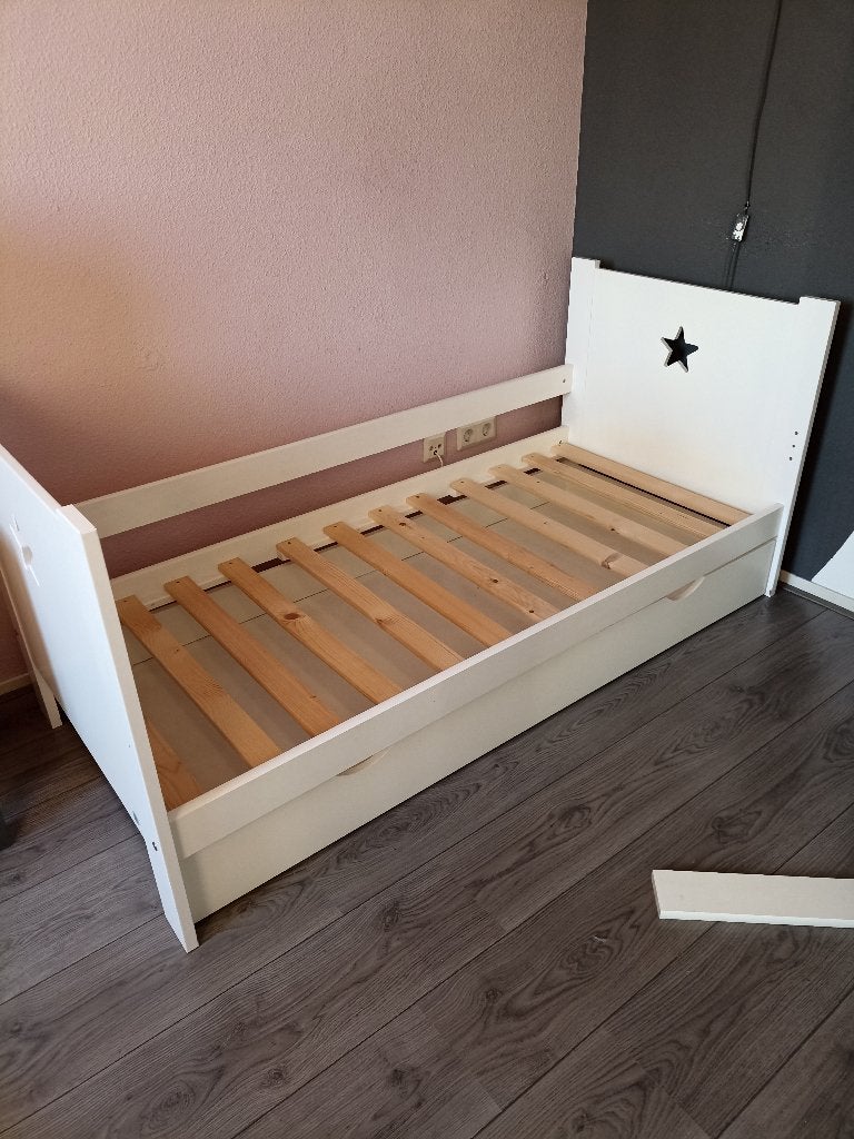 Mooi peuterbed Petit Amélie (140 x 70 cm), 70 tot 85 cm, 140 tot 160 cm, Zo goed als nieuw, Ophalen