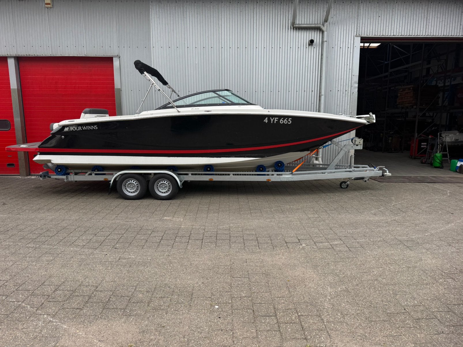 Four Winns sl262 2012 5.7mpi 320pk. Topstaat, Watersport en Boten, Ophalen, Overige merken, Binnenboordmotor, Zo goed als nieuw