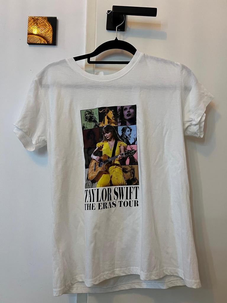 Taylor Swift The Eras Tour T-shirt en magazines, Kleding | Dames, T-shirts, Maat 38/40 (M), Wit, Ophalen of Verzenden, Zo goed als nieuw