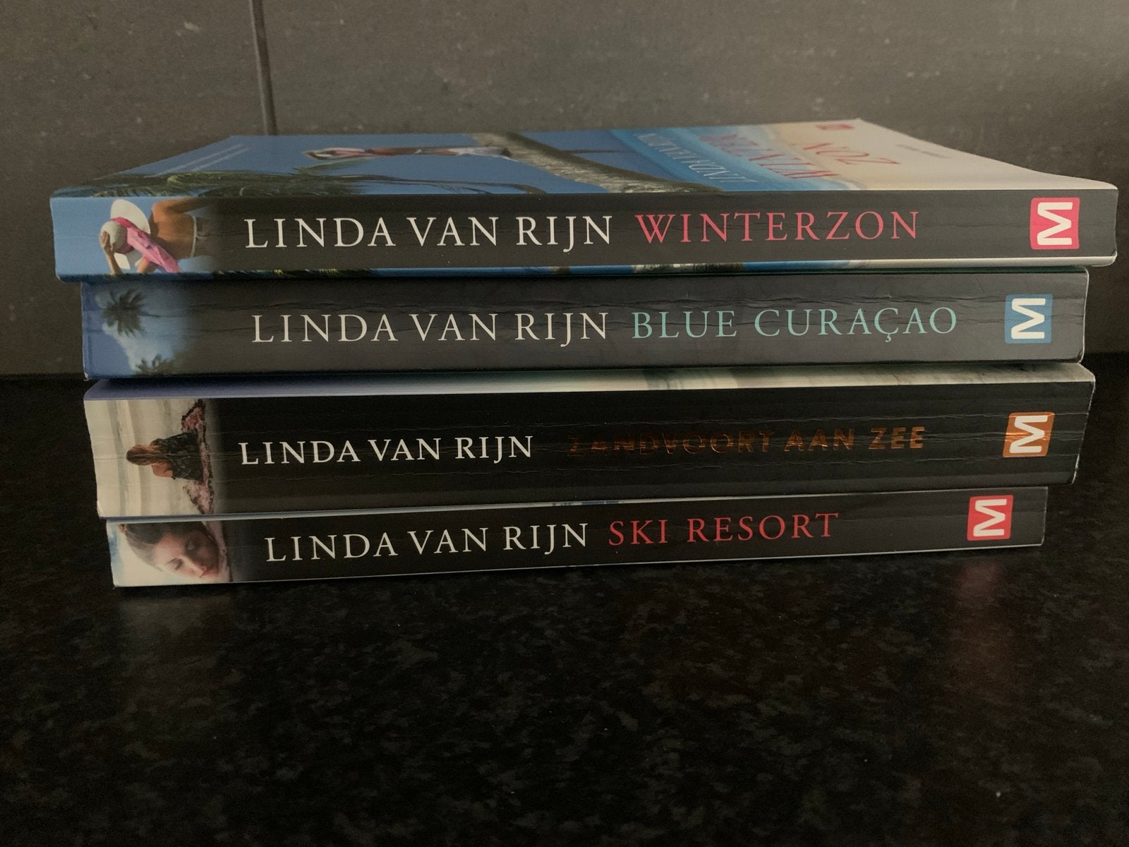 4 boeken van Linda van Rijn: Winterzon, Blue Curaçao, Zandvo, Boeken, Ophalen, Gelezen