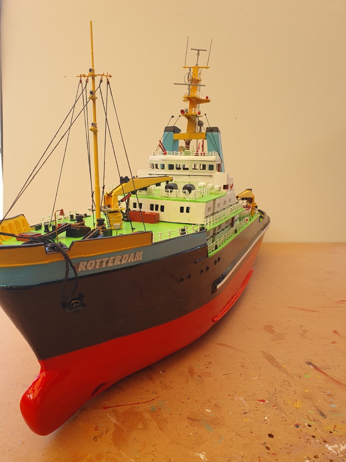 Gedetailleerd schaalmodel sleepboot Rotterdam  r c klaar, Ophalen, Gebruikt, Groter dan 1:32, Overige merken