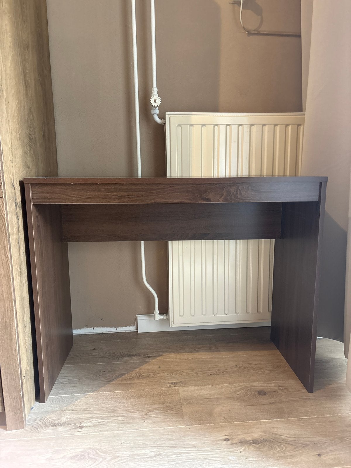 Donkerbruin dressoir met lichte gebruikssporen, Ophalen, Met plank(en), Gebruikt, 50 tot 100 cm