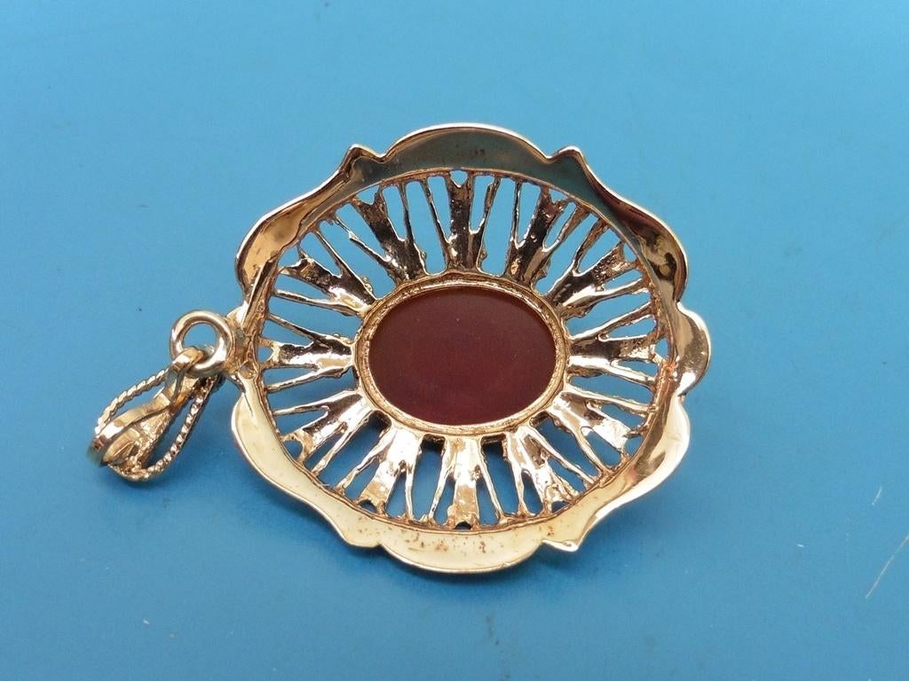 Gouden hanger met carneool                              G126, Gebruikt, ., Ophalen of Verzenden, .