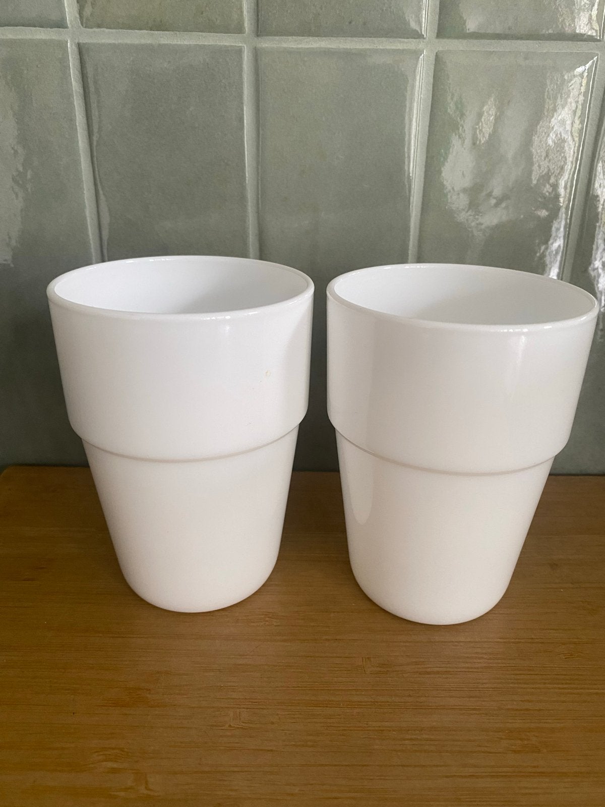 2 Vintage Arcopal Witte Melkglas Bekers Jaren '70, Antiek en Kunst, Antiek | Servies los, Ophalen of Verzenden