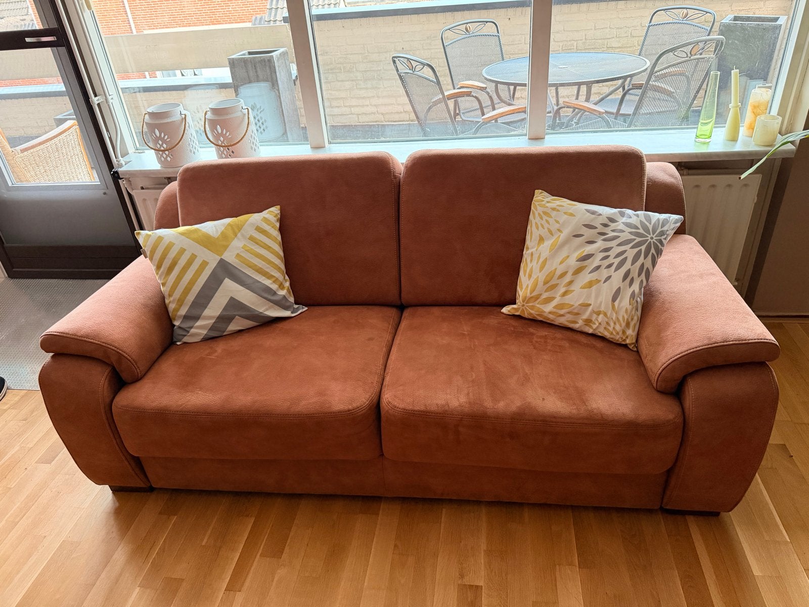 Comfortabele 2-zitsbank in warme terracotta kleur, Ophalen, Gebruikt, Tweepersoons, 75 tot 100 cm
