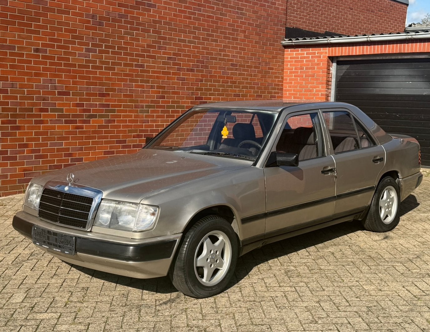 Mercedes Benz 200D W124 1987 Oldtimer Belastingvrij, Auto's, Zwart, Mercedes-Benz, Bedrijf, ABS