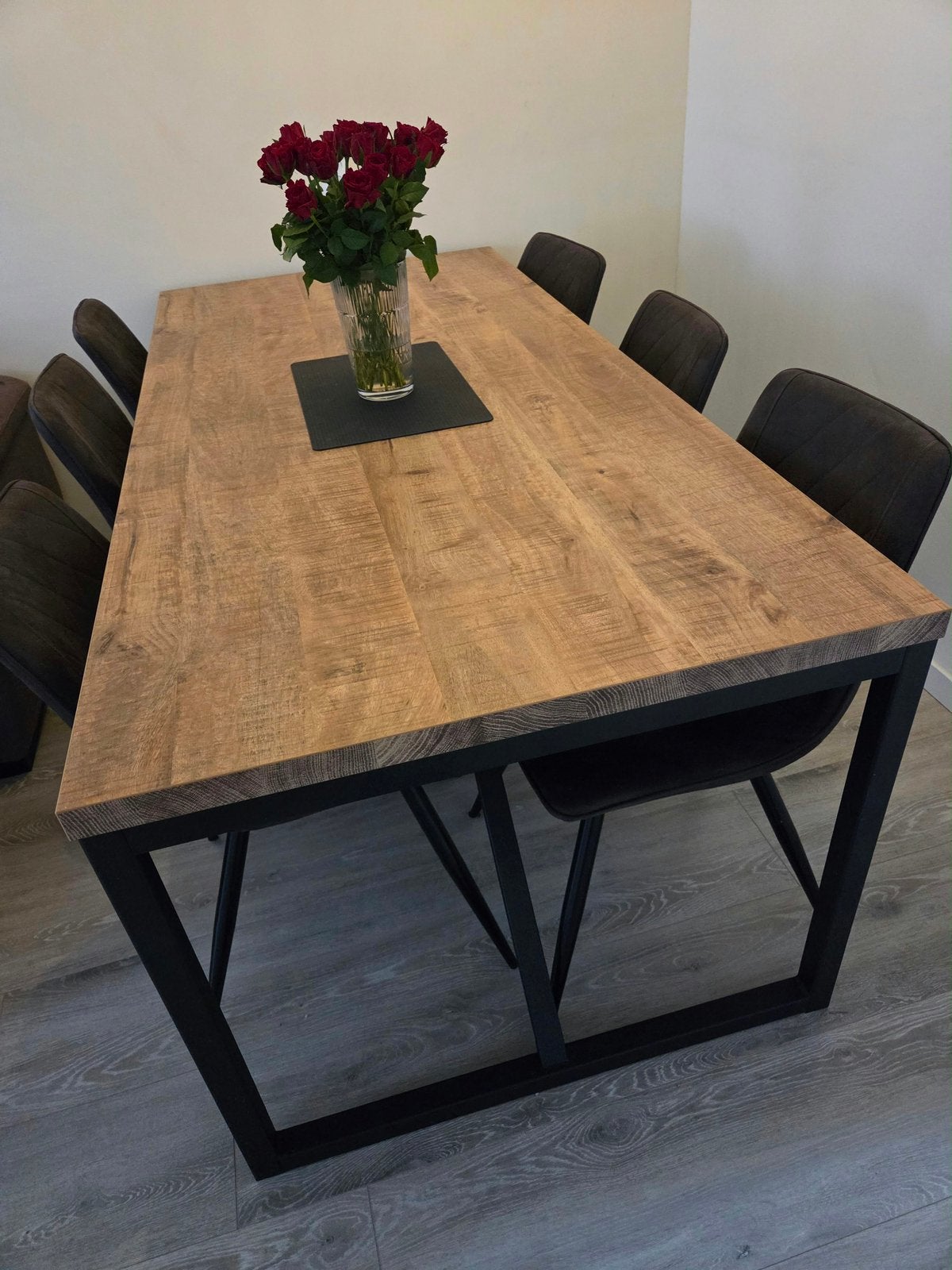 Mooie eettafel met zwarte frame, Ophalen