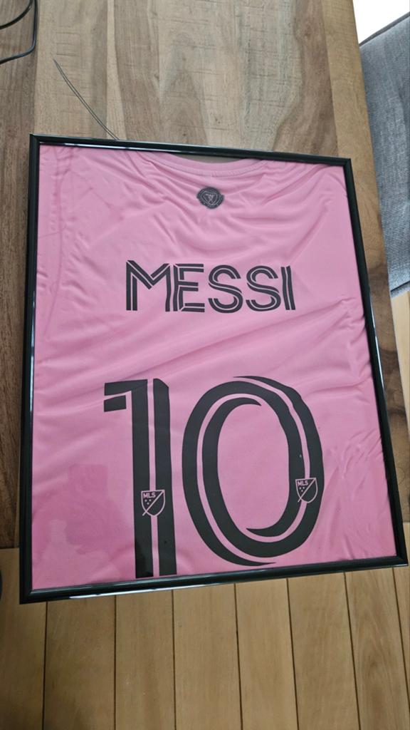 Shirt Messi in lijst 51x41cm maat L, Ophalen of Verzenden, Nieuw, Hout