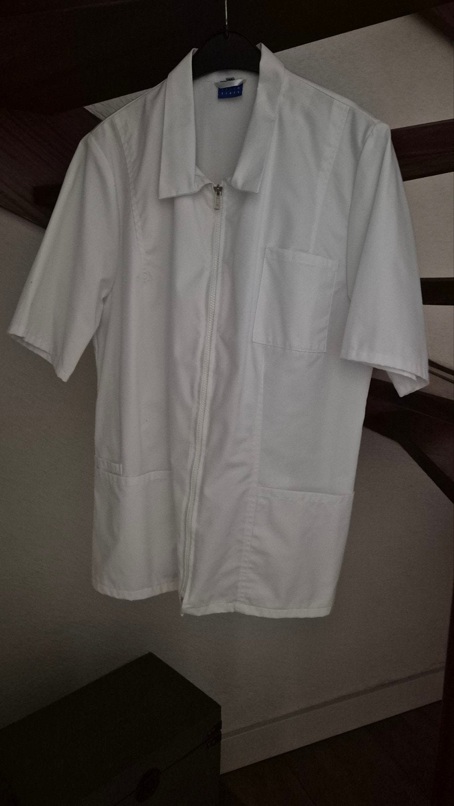 Wit uniform jasje met rits - Maat M, Essentials, Ophalen of Verzenden, Gedragen
