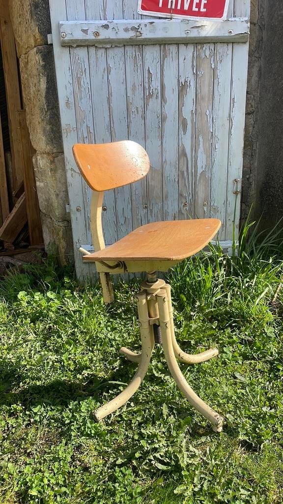 Vintage frans fabrieksstoeltje, In hoogte verstelbaar, 60 tot 90 cm, Ophalen of Verzenden, Zo goed als nieuw