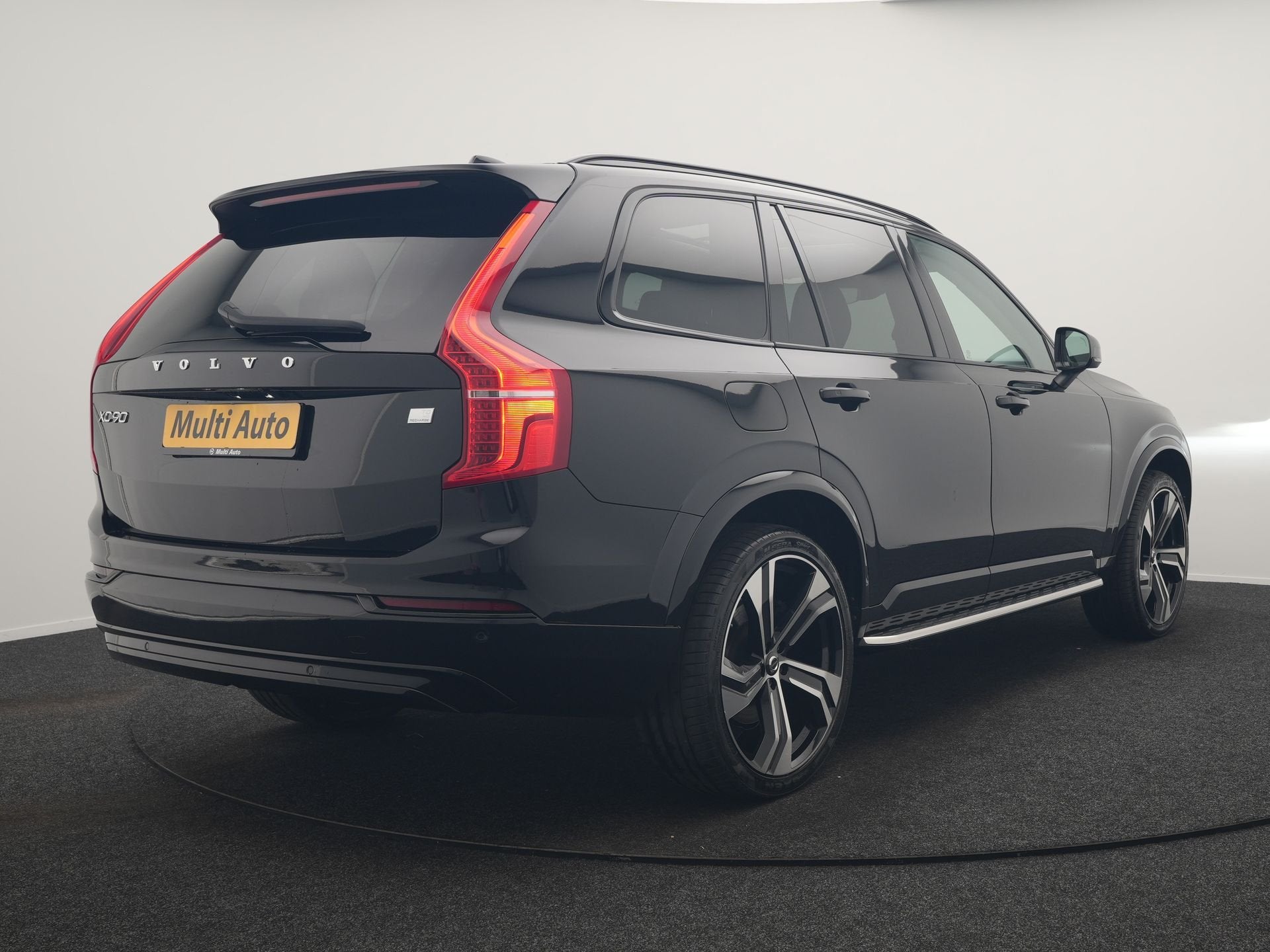 Volvo XC90 T8 Recharge AWD Ultimate Dark 7 Persoons 456pk PH, Adaptive Cruise Control, Gebruikt, Zwart, 4 cilinders