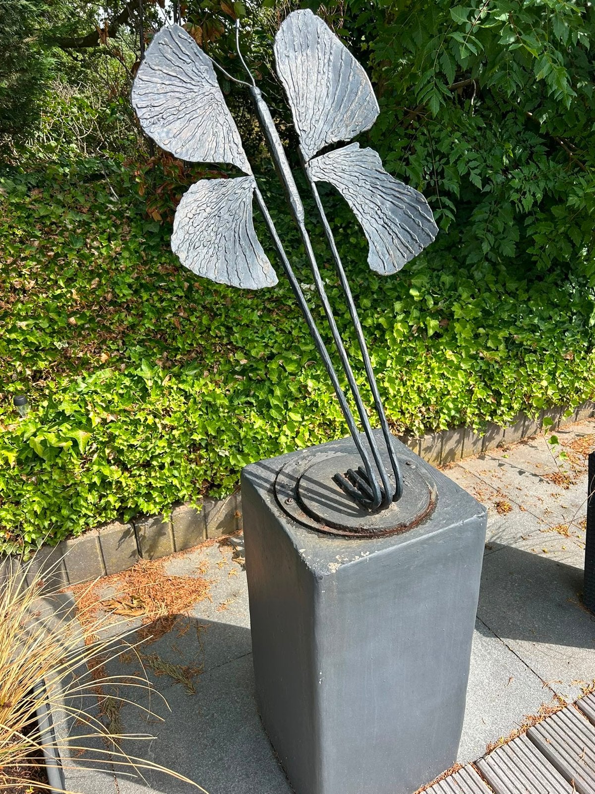 Metalen vlinder sculptuur op sokkel, Ophalen, Overige onderwerpen, 50 - 100 cm, Op sokkel