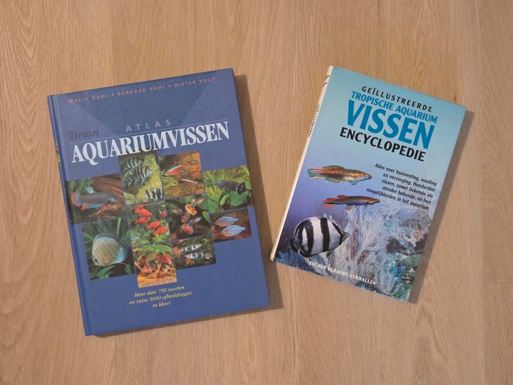 2x Boeken over aquariumvissen - Atlas & Encyclopedie, Boeken, Ophalen of Verzenden, Zo goed als nieuw